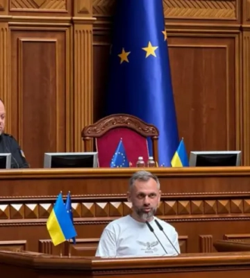 Вместо Степана Кубива: Андрей Левус принес присягу народного депутата