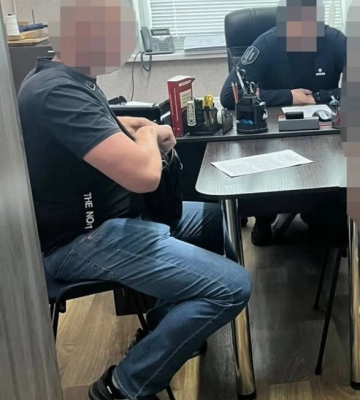Автівки за 2,3 млн грн та дохід від продажу авто: начальнику відділу ТЦК на Кіровоградщині оголосили підозру
