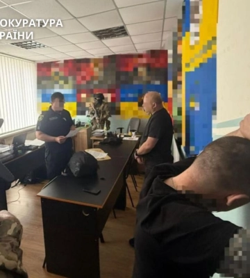 Службовців армійського корпусу підозрюють у вимаганні грошей від підлеглих військових
