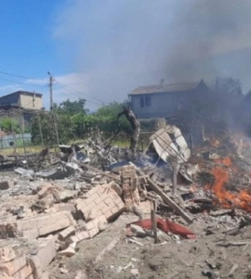 Ворог вдарив ракетою по приватному сектору на півдні Одещини, є поранені (доповнено)