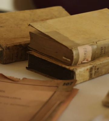 Не викидуйте старі книги: у Рівному є місце, де можна реставрувати видання, які через час втратили свій вигляд