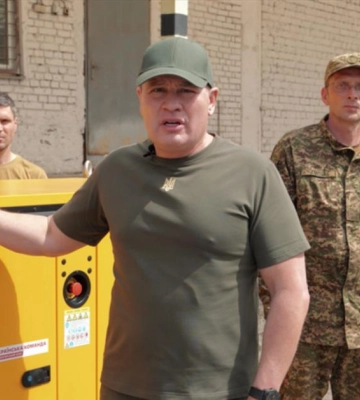 Бойцы батальона "Свобода" получили от  "Украинской команды" большой генератор, - Артур Палатный
