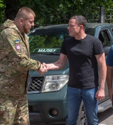 Громада Кам’янського на прохання бійців відремонтувала їм автомобіль для виконання бойових завдань