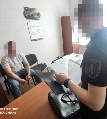 Поліцейський з групи оповіщення ТЦК на Черкащині одягнув кайданки та продовжив бити військовозобов’язаного, – ДБР