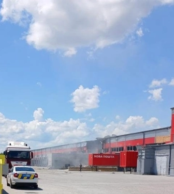 Внаслідок атаки на Запоріжжя пошкоджений термінал логістичного оператора
