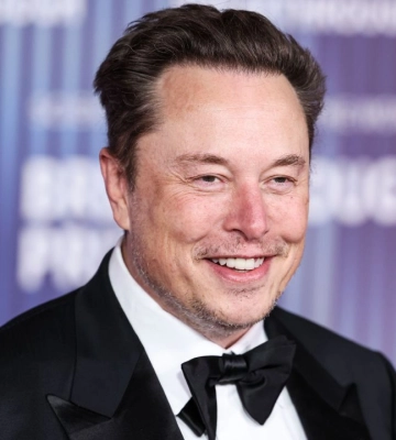 Илон Маск стал триллионером после рекордного выхода SpaceX на биржу