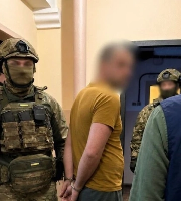 Повідомлено про підозру киянину, який продавав зброю через поштомати 