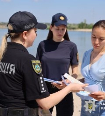 Літній відпочинок без ризику: у Миколаєві поліцейські та рятувальники нагадали містянам правила безпеки на воді