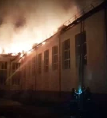 Удар російського БпЛА по освітньому закладу на Чернігівщині спричинив пожежу