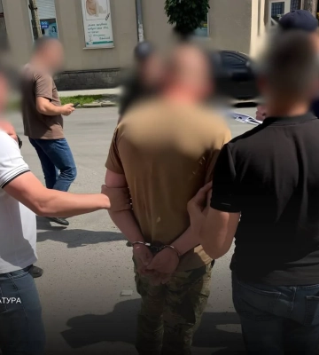 На Тернопільщині посадовець ТЦК за гроші обіцяв зняття з розшуку, його затримали