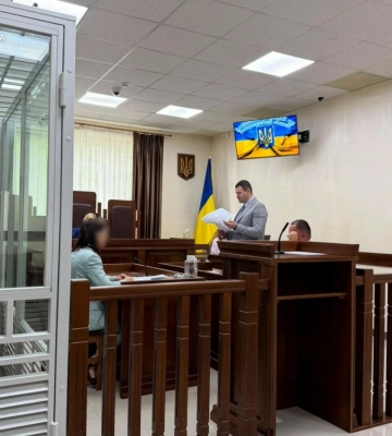 На Закарпатті 8 років тюрми отримала матір, яка за $1000 продала дітей для жебракування
