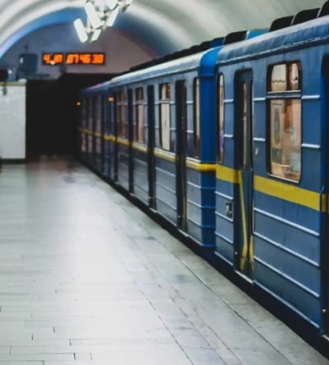 Нові правила укриття в метро у Києві: як тепер працює підземка під час обстрілів