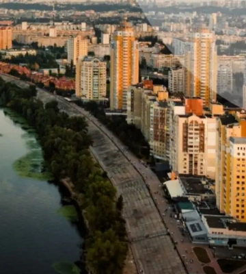 Затопленные улицы и град: Киев накрыла сильная непогода