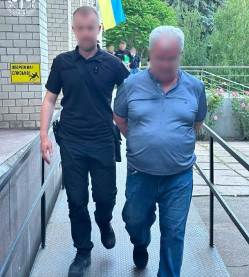 У Запоріжжі повідомлено про підозру пенсіонеру, який після зґвалтування дитини намагався втекти за кордон
