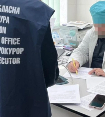 В Киевской области врача подозревают в отказе в оказании помощи 3-летнему ребенку с химическими ожогами