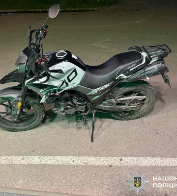 На Київщині внаслідок зіткнення двох мотоциклів постраждали неповнолітні хлопець та дівчина
