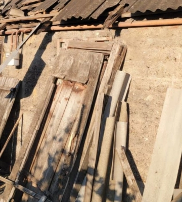 На Дніпропетровщині через обстріли РФ горів ринок. Постраждали люди
