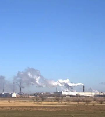 На хімічному заводі "Кримський Титан" спалахнула пожежа: що відомо