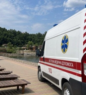 Відпочинок ледь не став фатальним: підлітка терміново госпіталізували після купання на Закарпатті