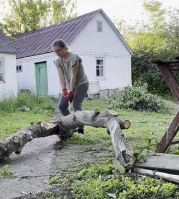 Украинка переехала из Киева в старый дом в деревне: что она обнаружила во время ремонта