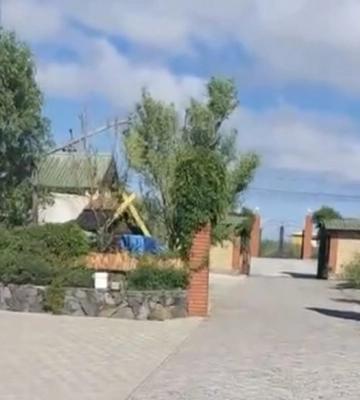 Трасса под Мелитополем усеяна обломками военной техники: пропагандисты показали, почему Кирилловка осталась без туристов (видео)