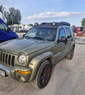 На Волині батько польського добровольця передав автомобіль українським військовим