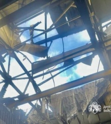 Рашисти вдарили по Дніпру: 7 поранених, пошкоджено підприємство. ФОТО