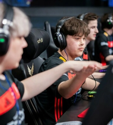 NAVI – Falcons. Прогноз и анонс на матч Третьего этапа Cologne Major