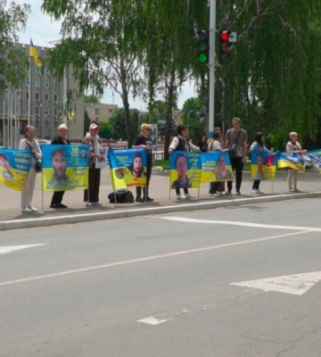 В Ізмаїлі відбулася акція-нагадування про зниклих безвісти та полонених захисників України