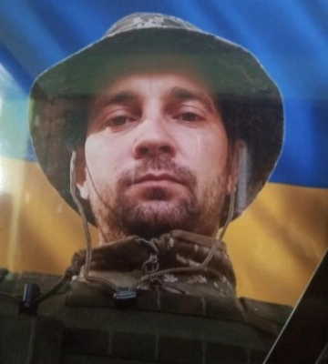 Біль Мукачівщини: через півтора року після загибелі додому назавжди повертається Герой Василь Богович
