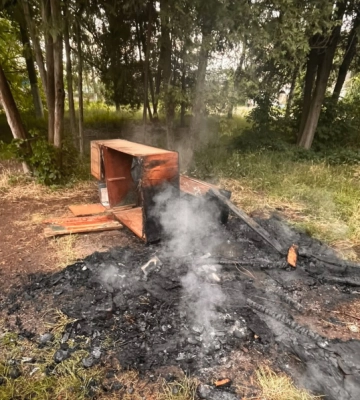 У Чернівцях невідомі підпалили меблі посеред вулиці