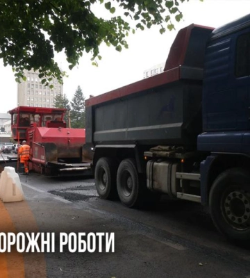 Тимчасово ускладнений рух: на вулицях Рівного оновлюють дорожнє покриття (ВІДЕО)