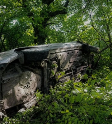 На Вінниччині чоловік через ревнощі протаранив авто колишньої з трьома дітьми всередині