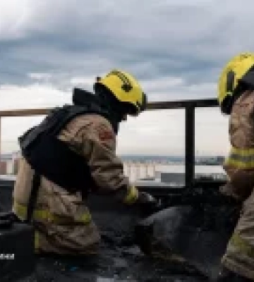 У Харкові уламки російського БпЛА пошкодили дах багатоповерхівки та дитячий майданчик