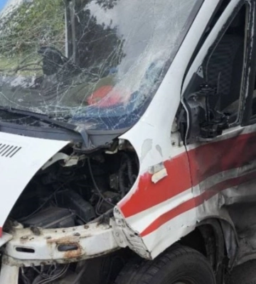 Російський БпЛА атакував автівку  швидкої допомоги у Херсоні, поранені медики – ОВА