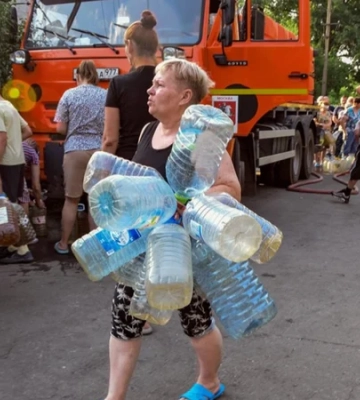 Води нема, але ви тримайтесь. Російські чиновники визнали, що задовільнити мінімальні потреби міст окупованої Донеччині вони не здатні