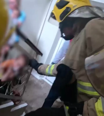 На Рівненщині дворічний малюк під час гри застряг головою у металевій огорожі, його визволили рятувальники