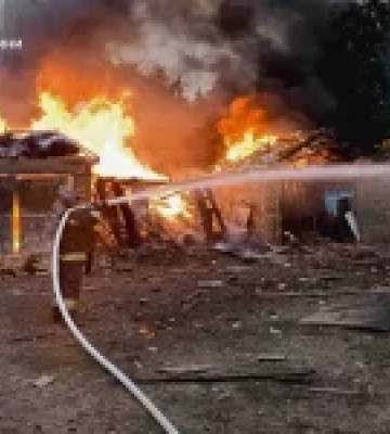 Росіяни знову обстріляли Путивль на Сумщині, рятувальники потрапили під повторний удар