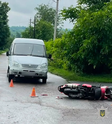 На Вінниччині автофургон під кермуванням літнього водія збив жінку на скутері
