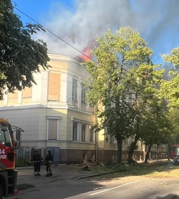 Росіяни вдарили дронами по Харкову: виникли пожежі, пошкоджено художній музей — фото