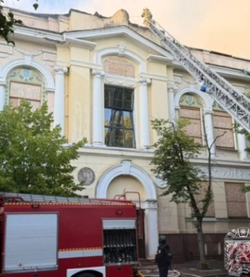 Россияне атаковали Харьковский художественный музей с помощью беспилотника