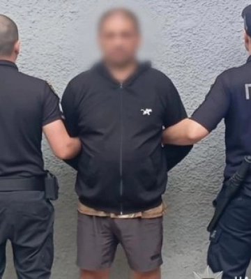 У Хусті на Закарпатті затримали чоловіка, який погрожував гранатою дружині та дітям