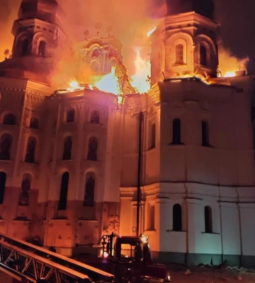 «Пресвятая Богодице, зупини ірода!»: росіяни вдарили по Києво-Печерській лаврі, палає Успенський собор, - ФОТО, ВІДЕО
