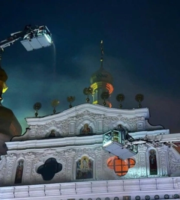 Рятувальники ліквідовують наслідки нічної російської атаки по Києву