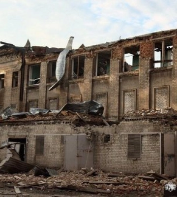 Атака на Дніпро: поранена людина, пошкоджено підприємство та коледж. ФОТОрепортаж