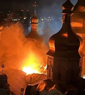 Масована атака на Київ: у вогні Києво-Печерська лавра. ФОТОрепортаж