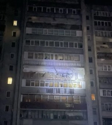 Дрон влучив у багатоповерхівку у Сумах: постраждали дитина та дві жінки. ФОТОрепортаж