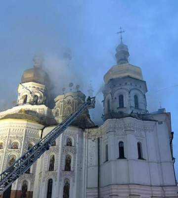 На території Києво-Печерської Лаври гасять пожежу після удару рф: що відомо про наслідки