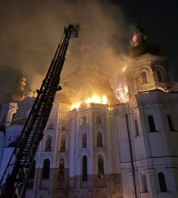 Ночной обстрел Киева: в столице повреждены дома и исторические памятники