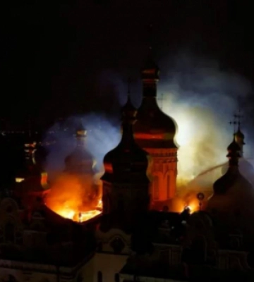 росія провела чергову комбіновану атаку. Пошкоджені Лавра і численні житлові будинки